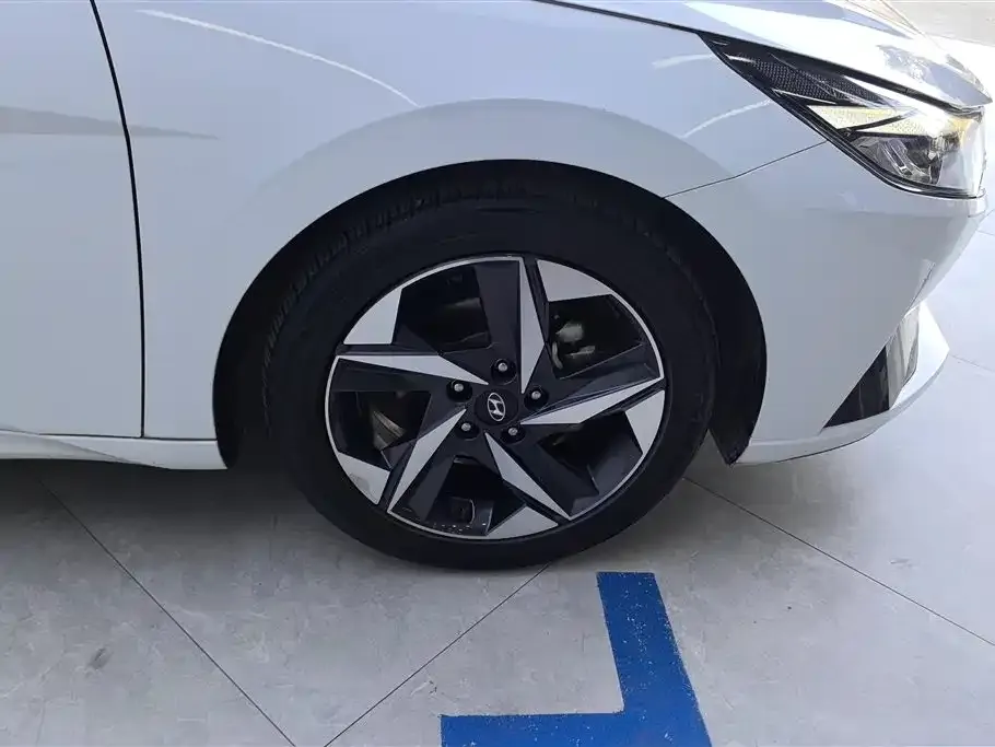Hyundai Elantra 2023 из CN, фото 2