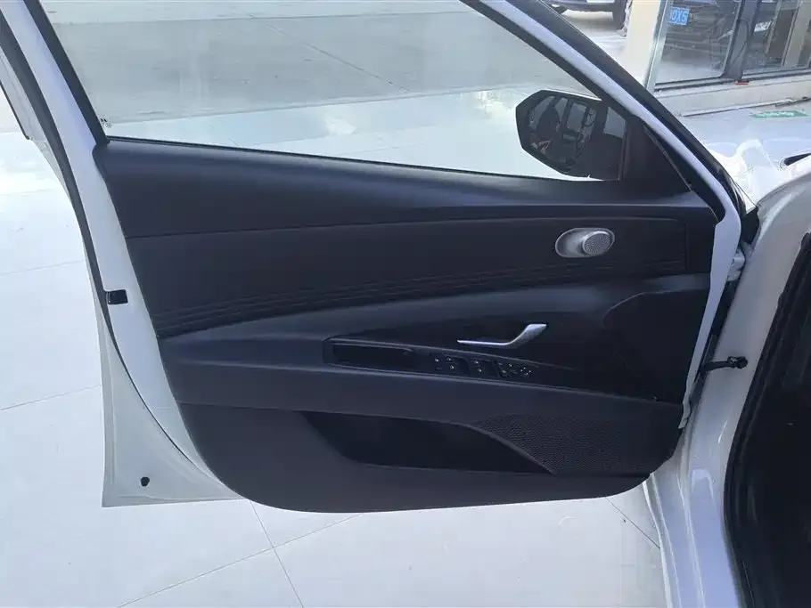 Hyundai Elantra 2023 из CN, фото 4