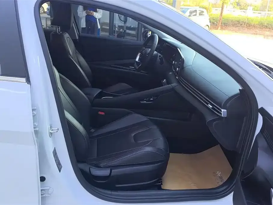 Hyundai Elantra 2023 из CN, фото 7