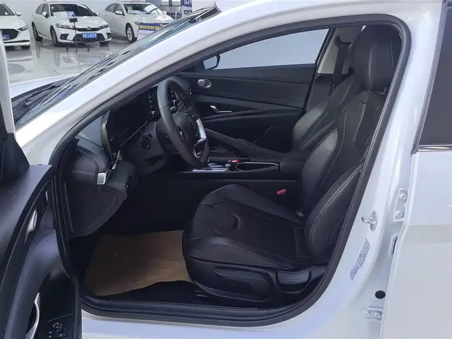 Hyundai Elantra 2023 из CN, фото 9