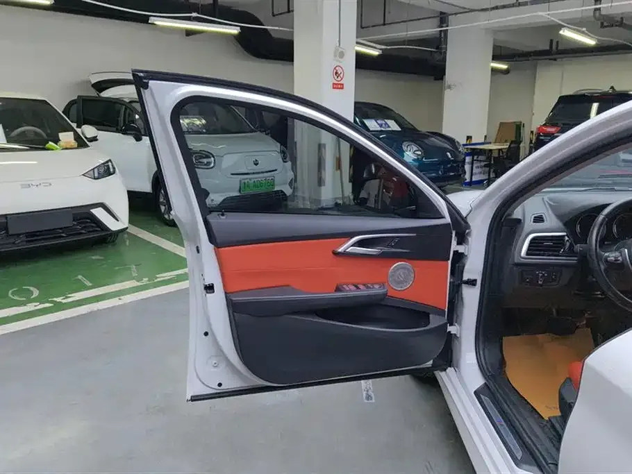 BMW 1 Series 2021 из CN, фото 8