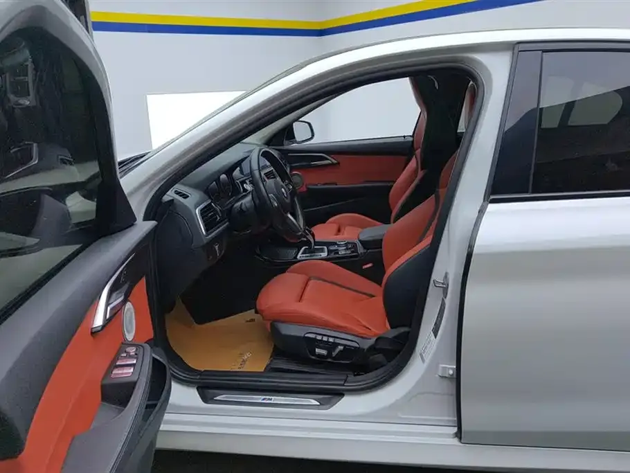BMW 1 Series 2021 из CN, фото 2