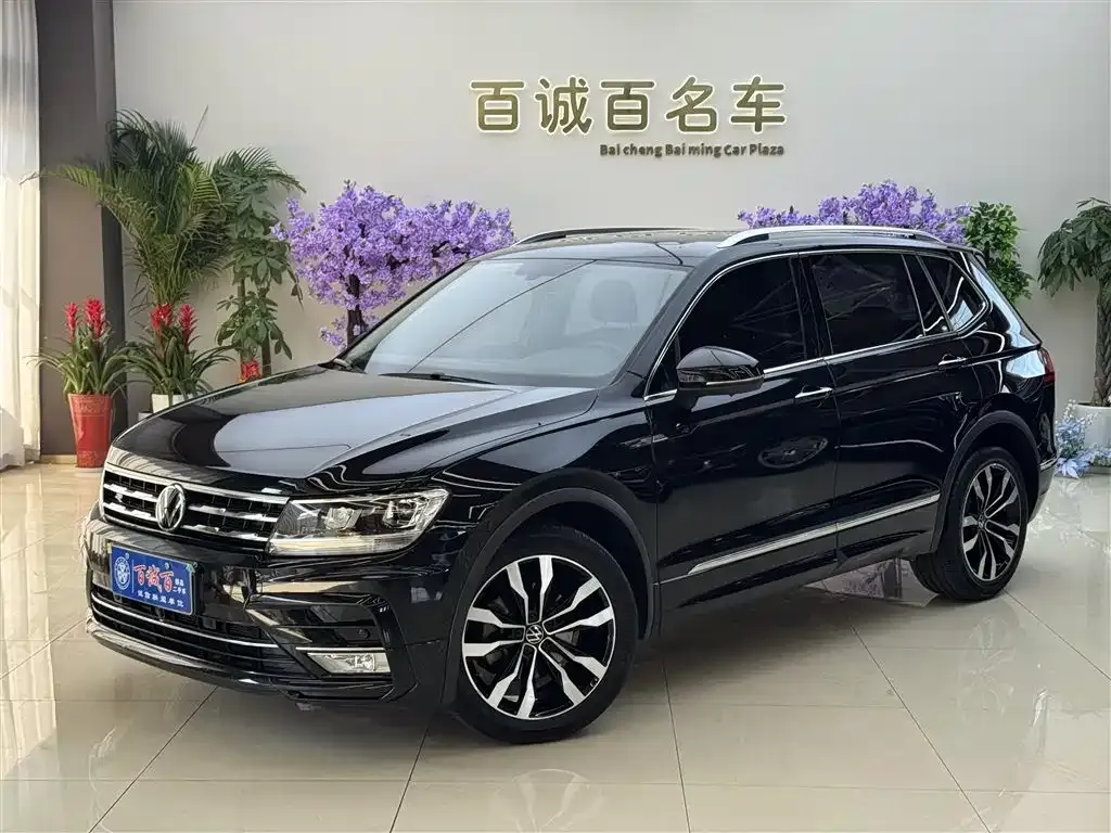 Volkswagen Tiguan L — фото 1