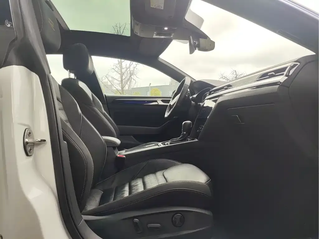 Volkswagen CC 2024 из CN, фото 10