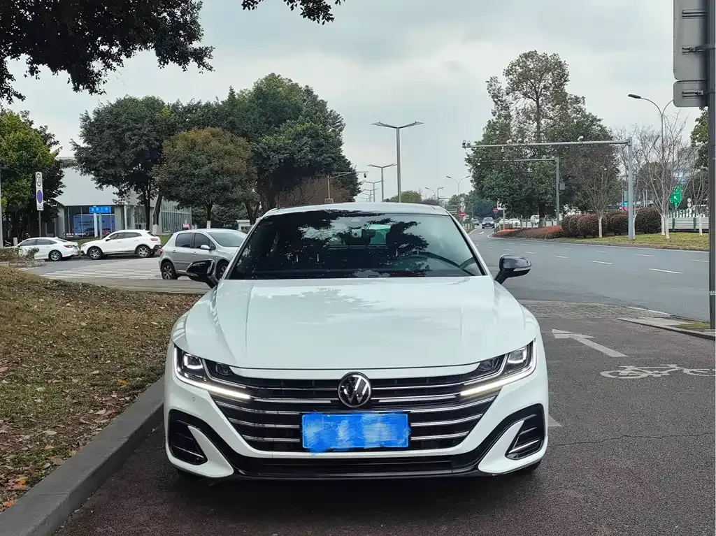 Volkswagen CC 2024 из CN, фото 2