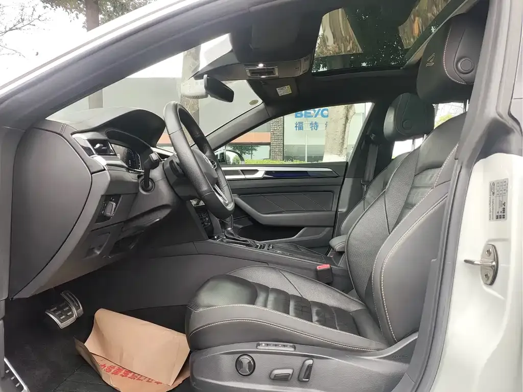 Volkswagen CC 2024 из CN, фото 7