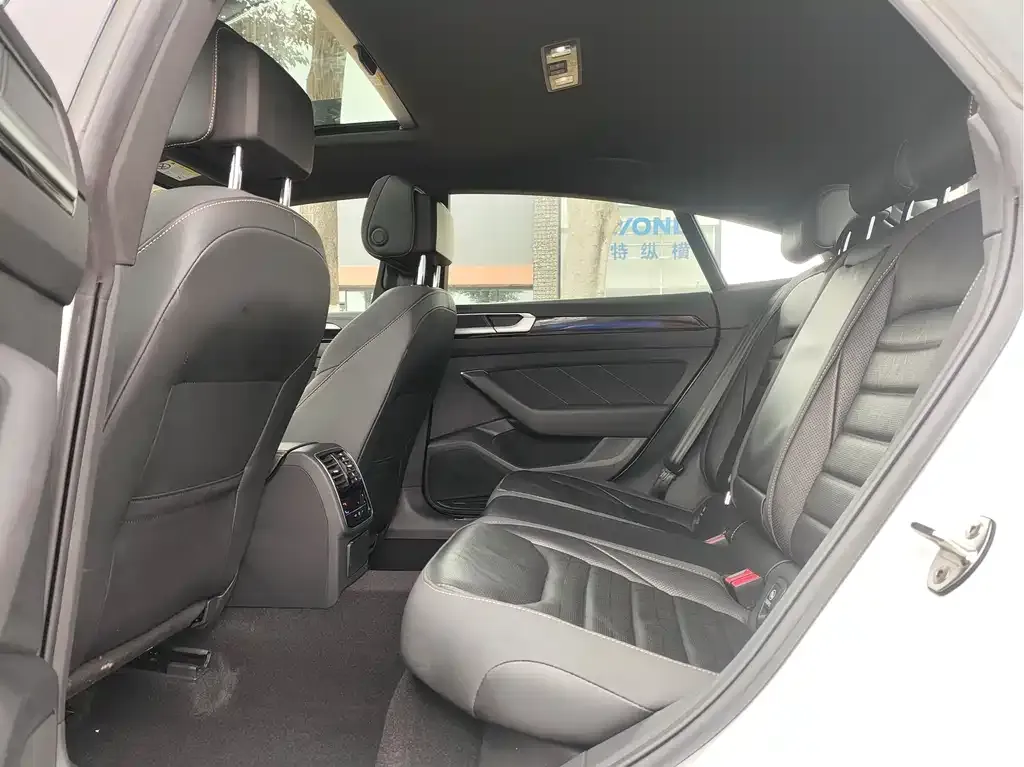 Volkswagen CC 2024 из CN, фото 8