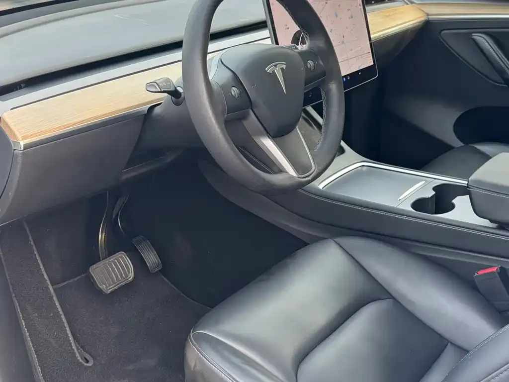 Tesla Model Y — фото 3
