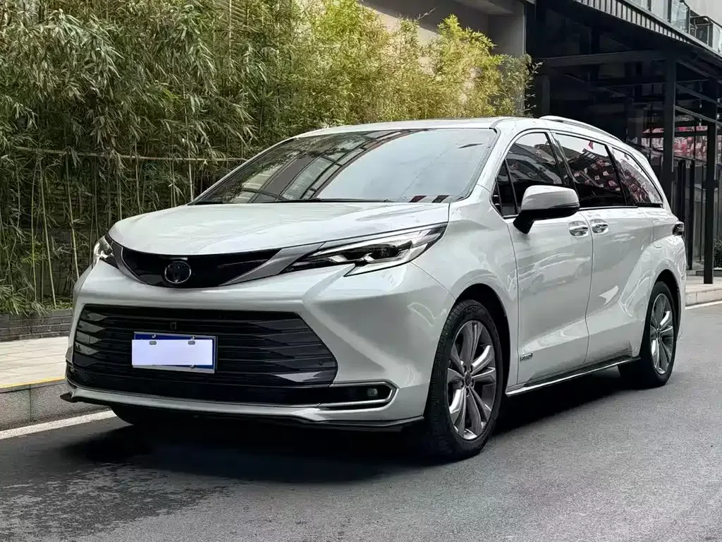 Toyota Sienna 2023 из CN, фото 1