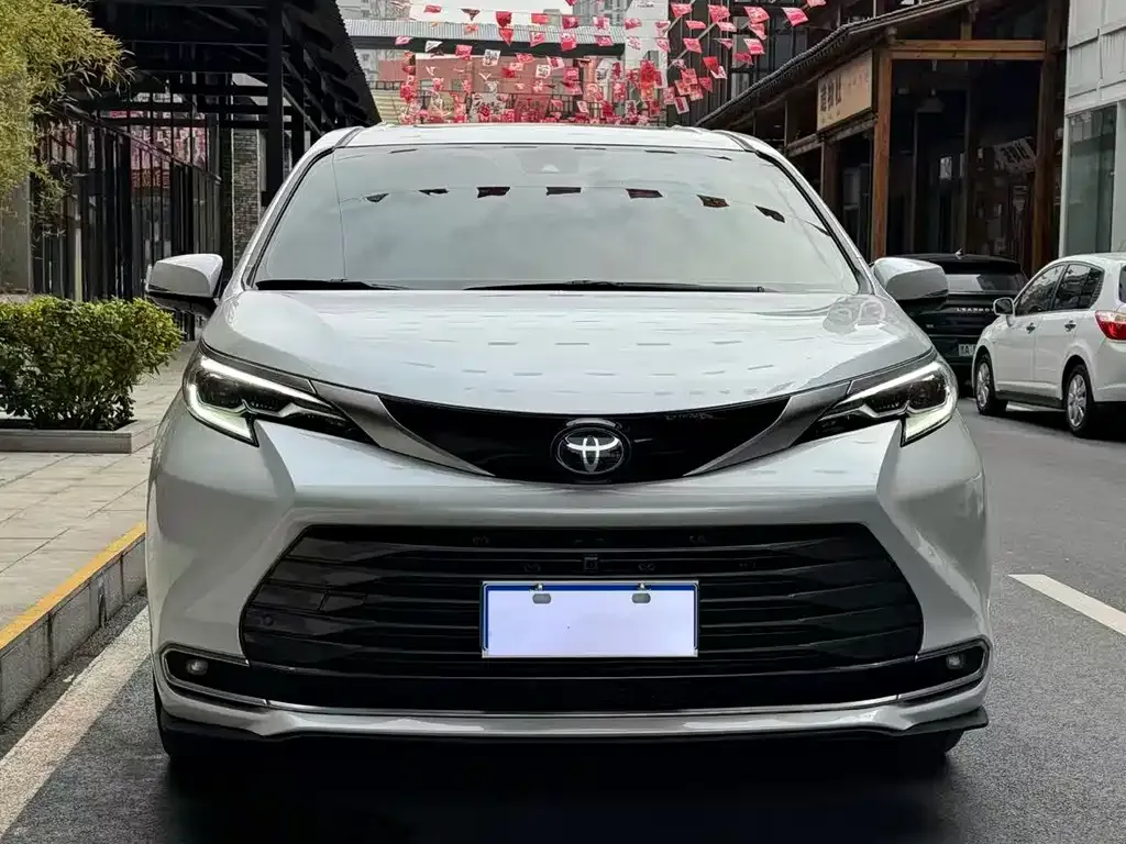 Toyota Sienna 2023 из CN, фото 8