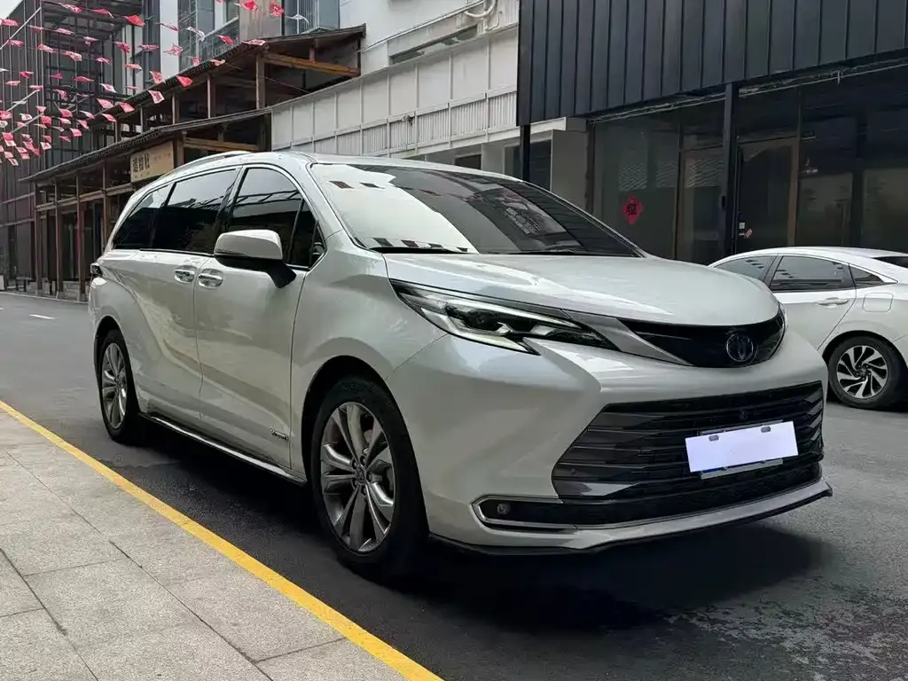 Toyota Sienna 2023 из CN, фото 5