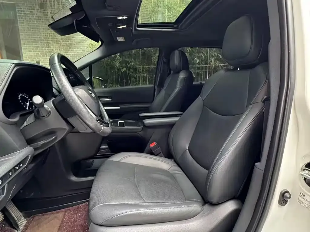 Toyota Sienna 2023 из CN, фото 4