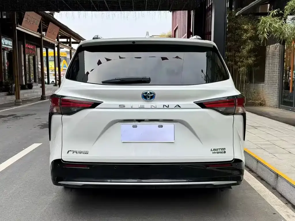 Toyota Sienna 2023 из CN, фото 3