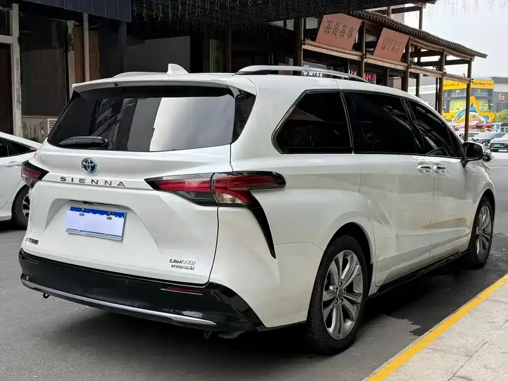 Toyota Sienna 2023 из CN, фото 6