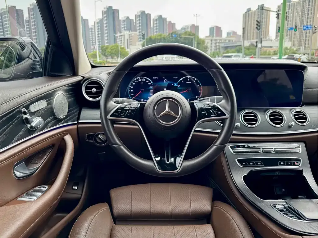 Mercedes-Benz E-Class — фото 8