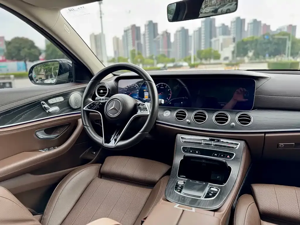 Mercedes-Benz E-Class — фото 2
