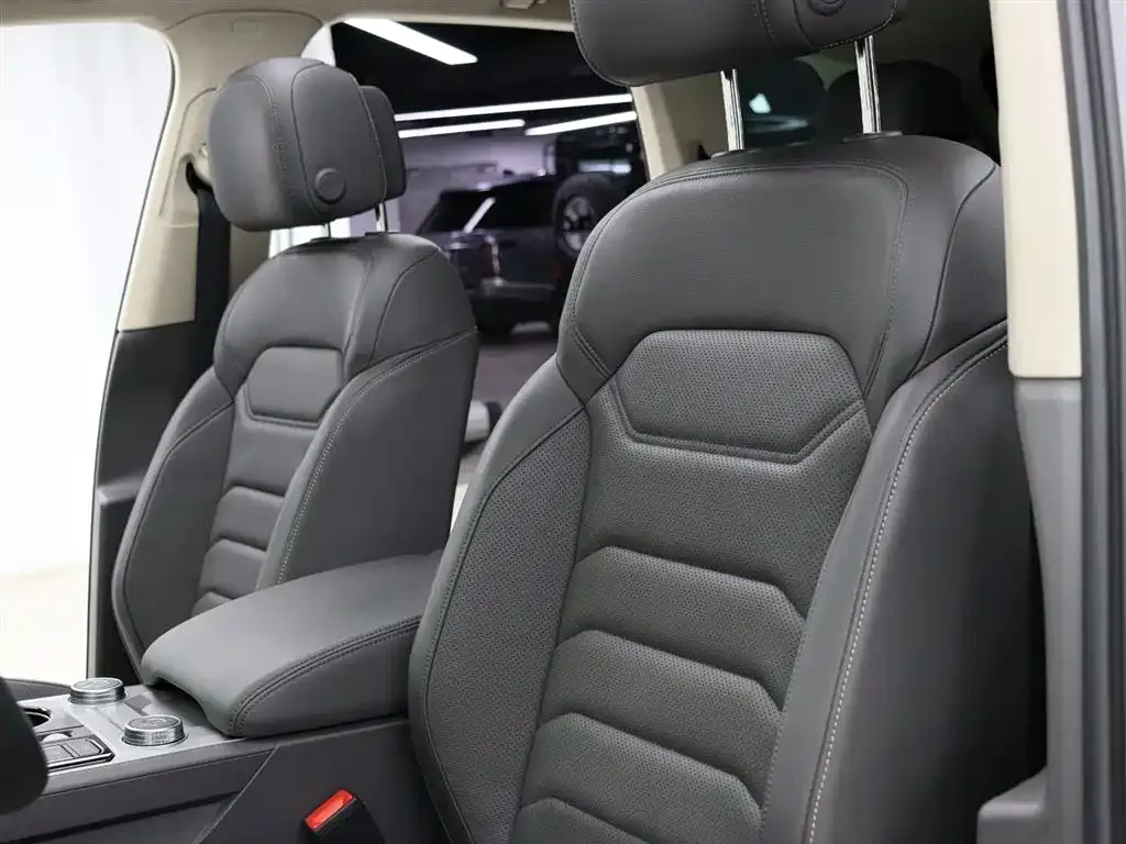 Volkswagen Touareg 2023 из CN, фото 10