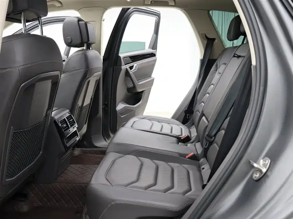 Volkswagen Touareg 2023 из CN, фото 6