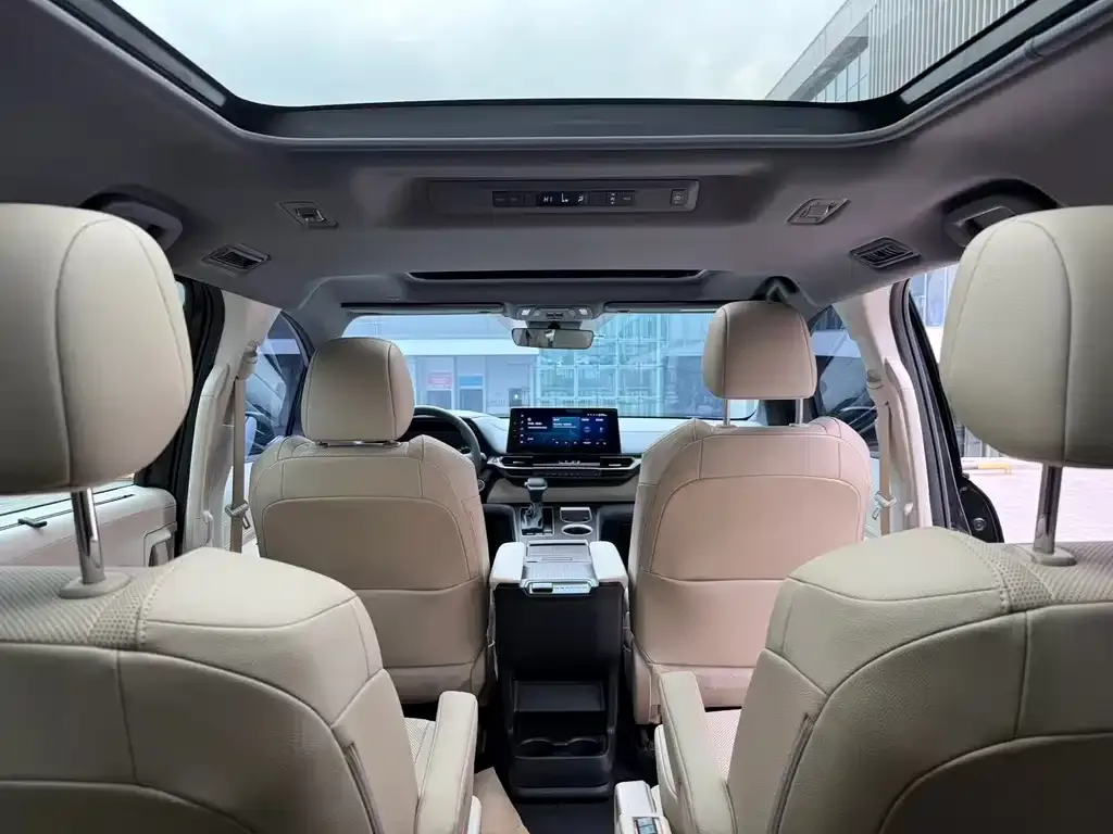 Toyota Granvia — фото 6