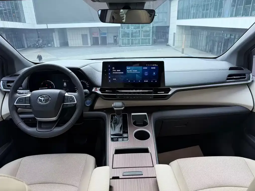 Toyota Granvia — фото 10