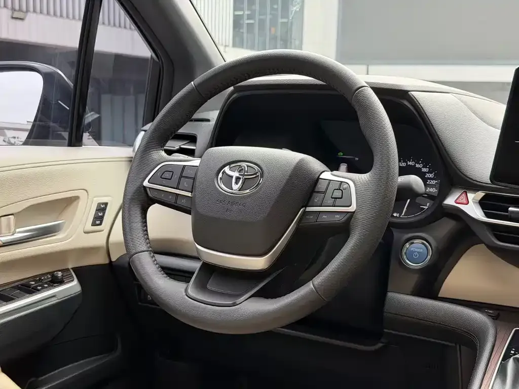 Toyota Granvia — фото 8