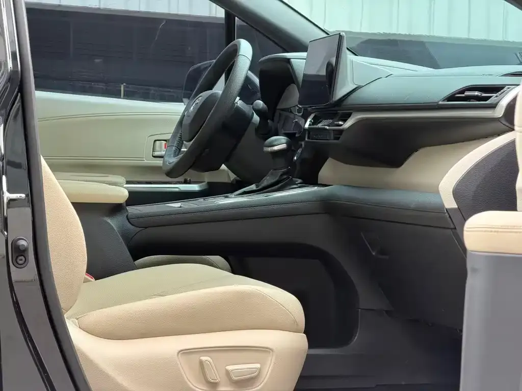 Toyota Granvia — фото 4