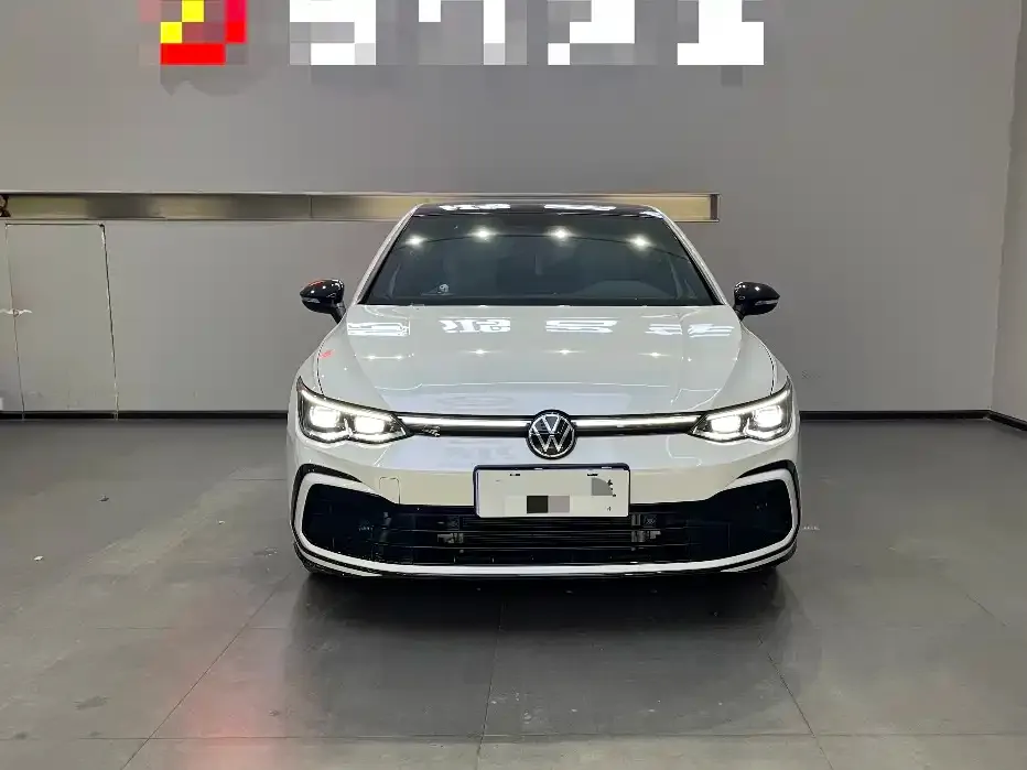 Volkswagen Golf 2023 из CN, фото 2