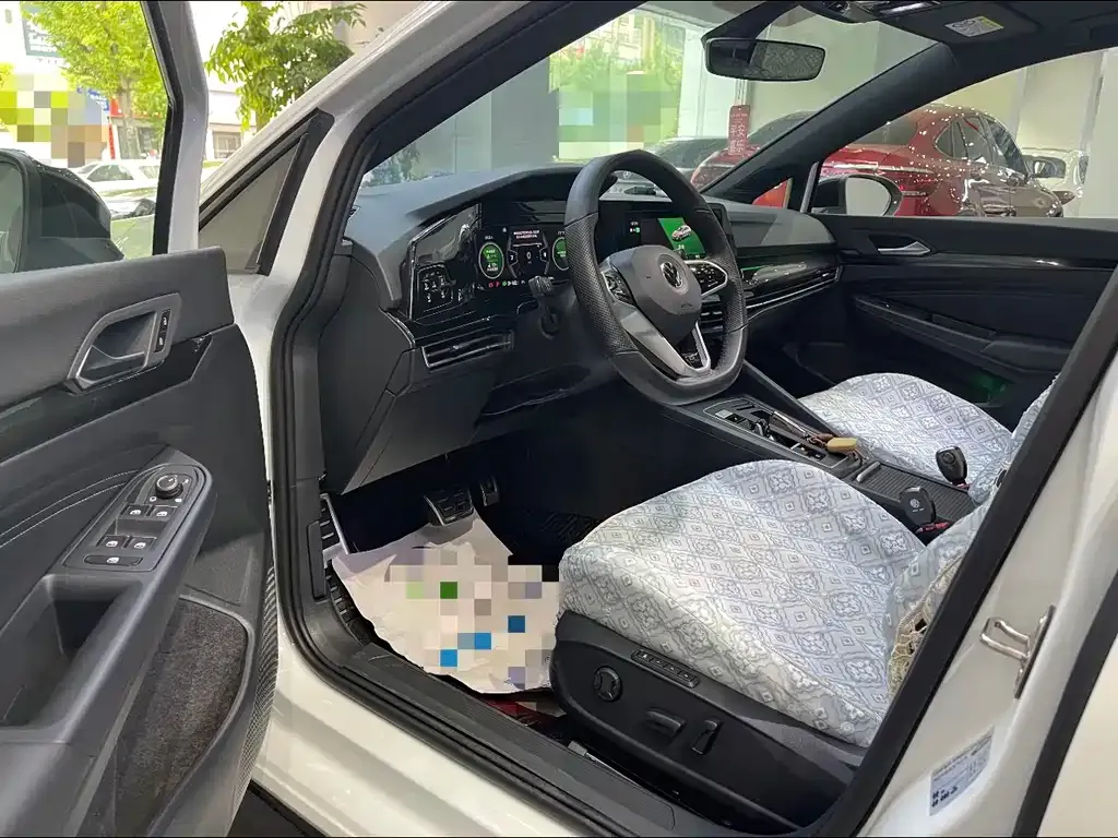 Volkswagen Golf 2023 из CN, фото 9
