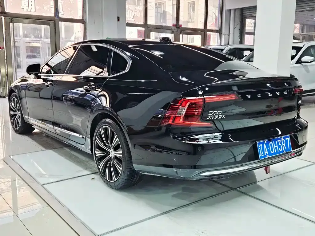 Volvo S90 — фото 6
