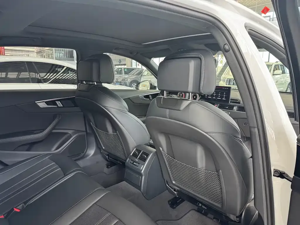 Audi A4L 2024 из CN, фото 8