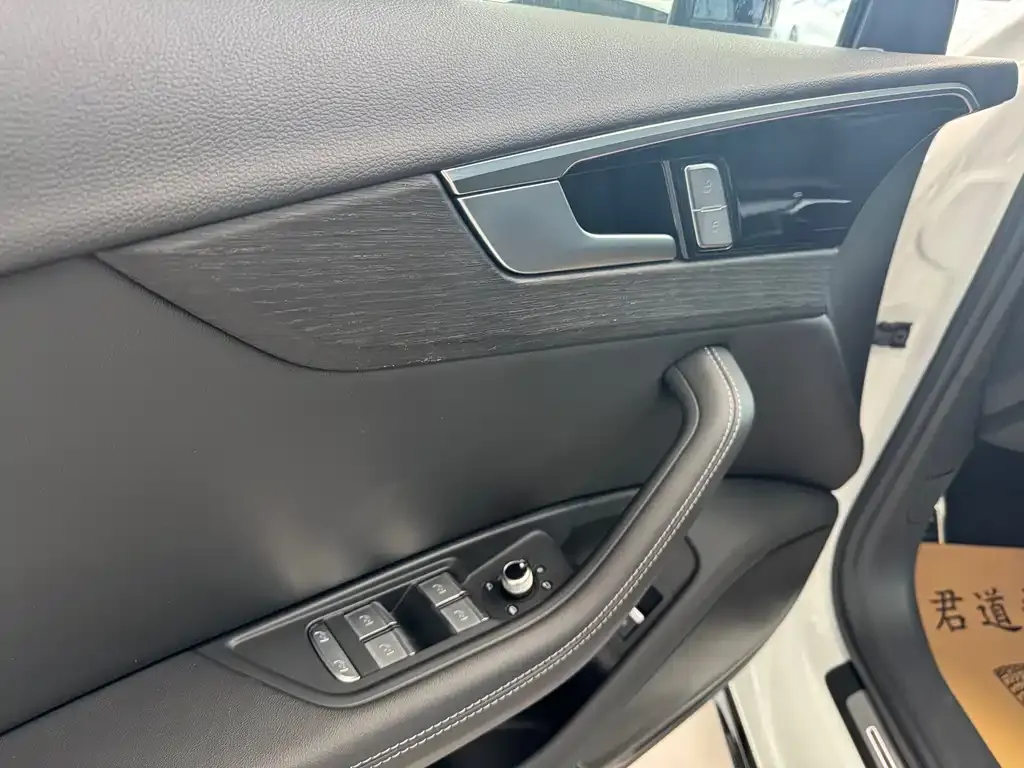 Audi A4L 2024 из CN, фото 2
