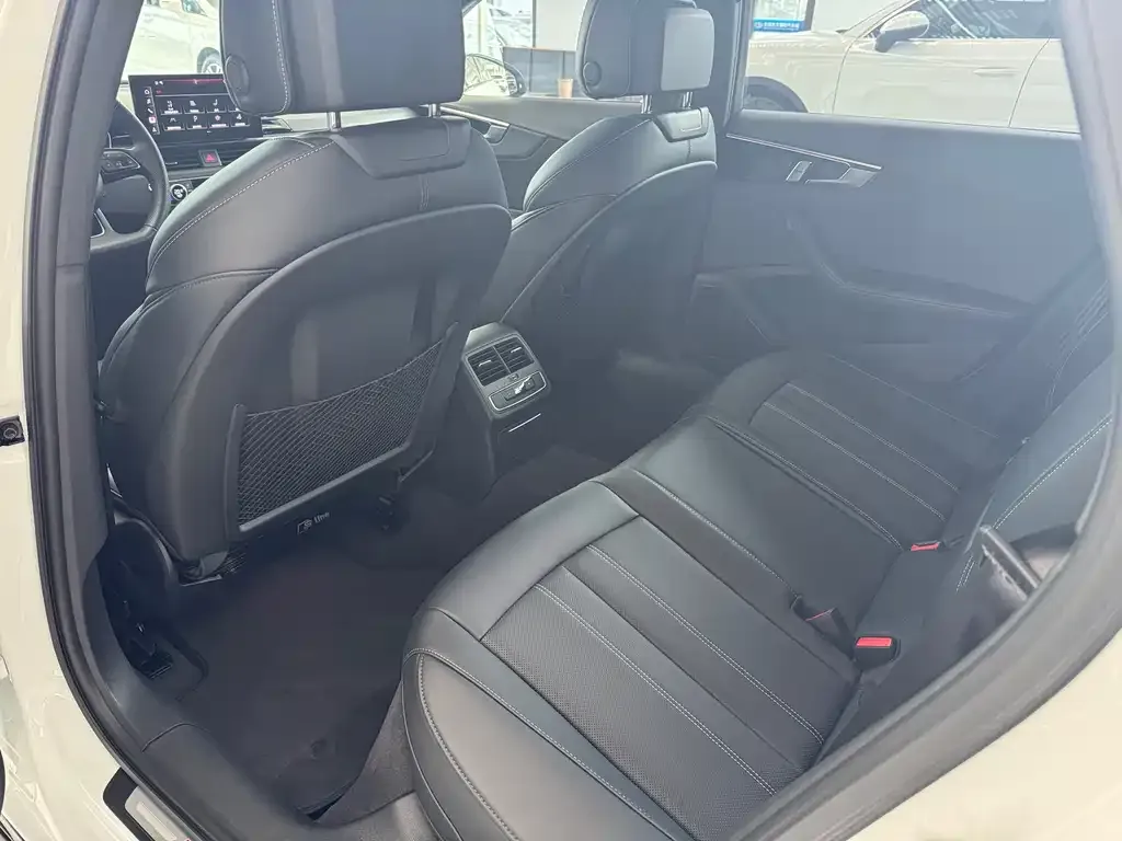 Audi A4L 2024 из CN, фото 6