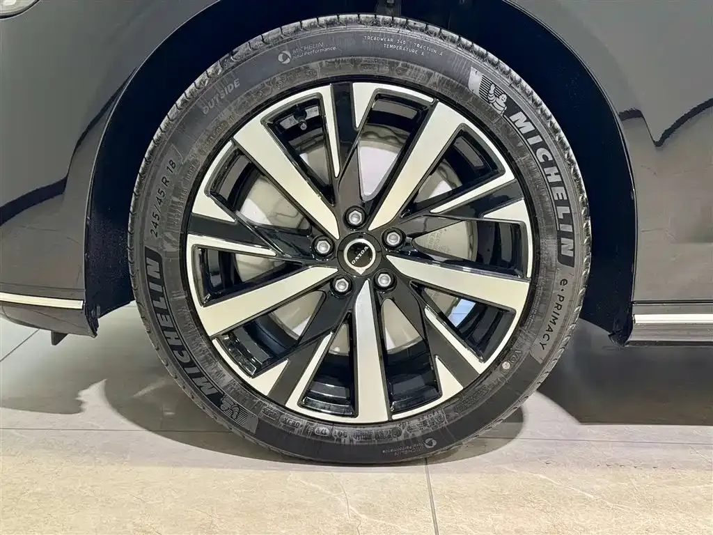 Volvo S90 — фото 10