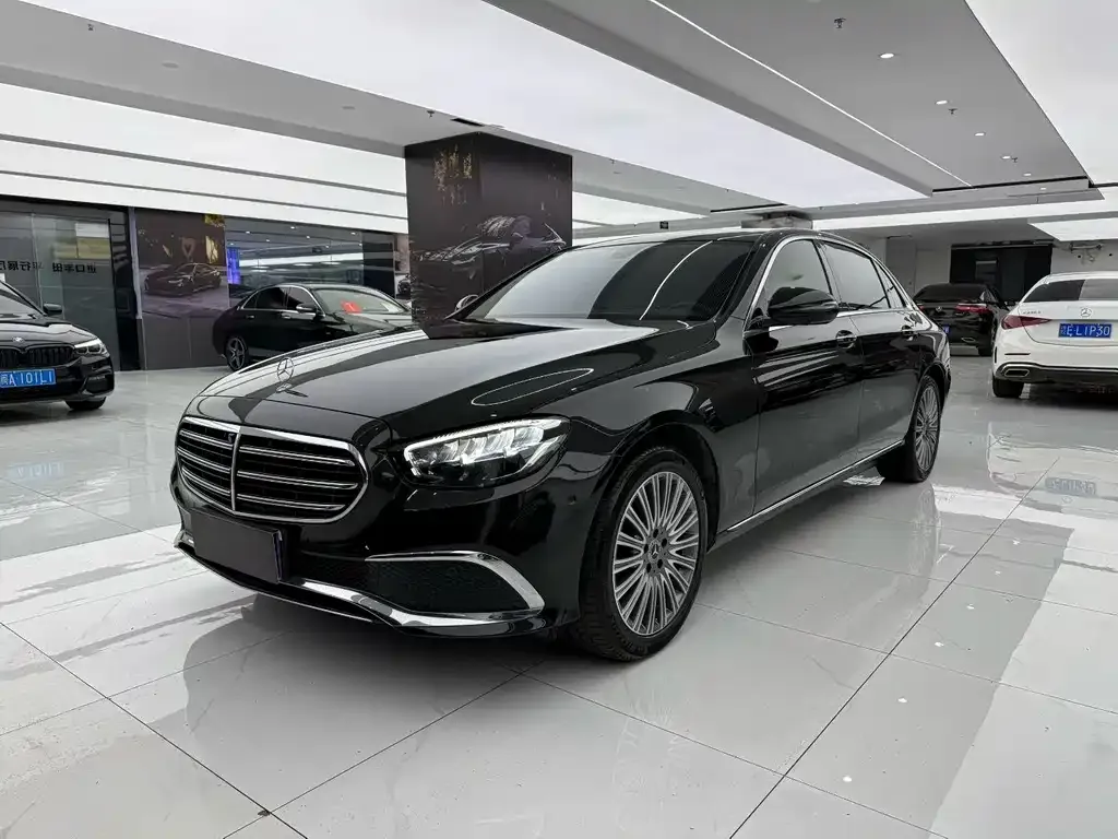 Mercedes-Benz E-Class — фото 1