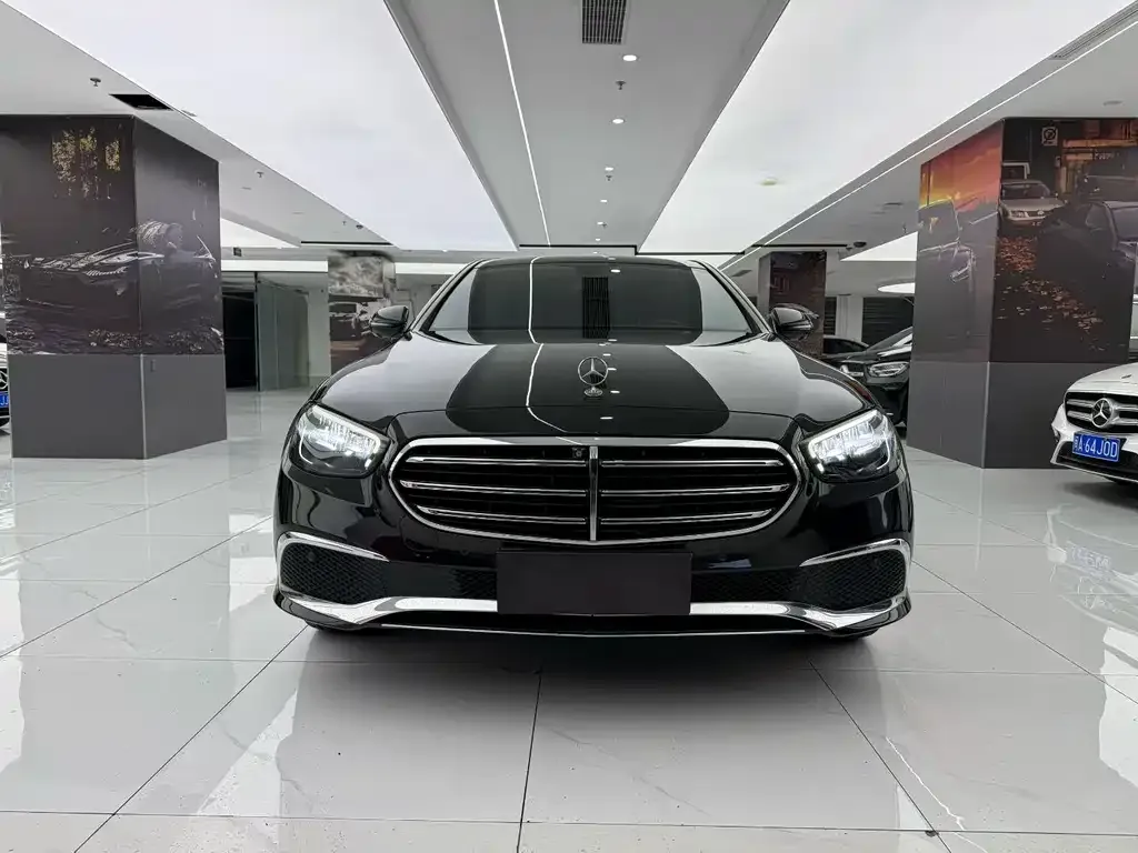 Mercedes-Benz E-Class — фото 6