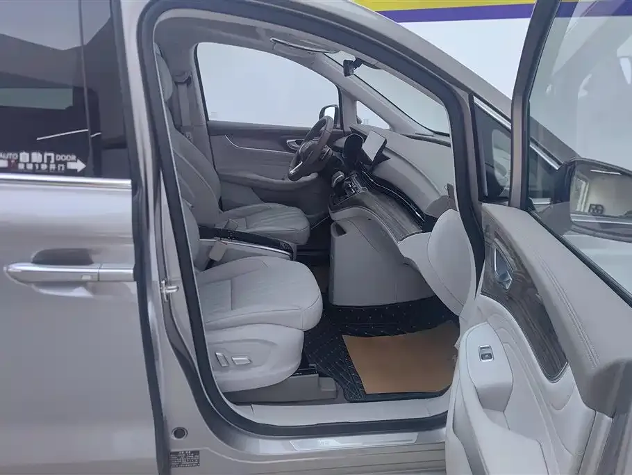 Roewe iMAX8 2024 из CN, фото 4