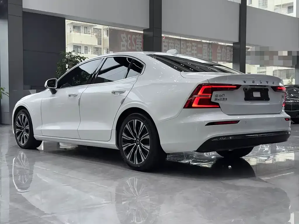 Volvo S60 2023 из CN, фото 8