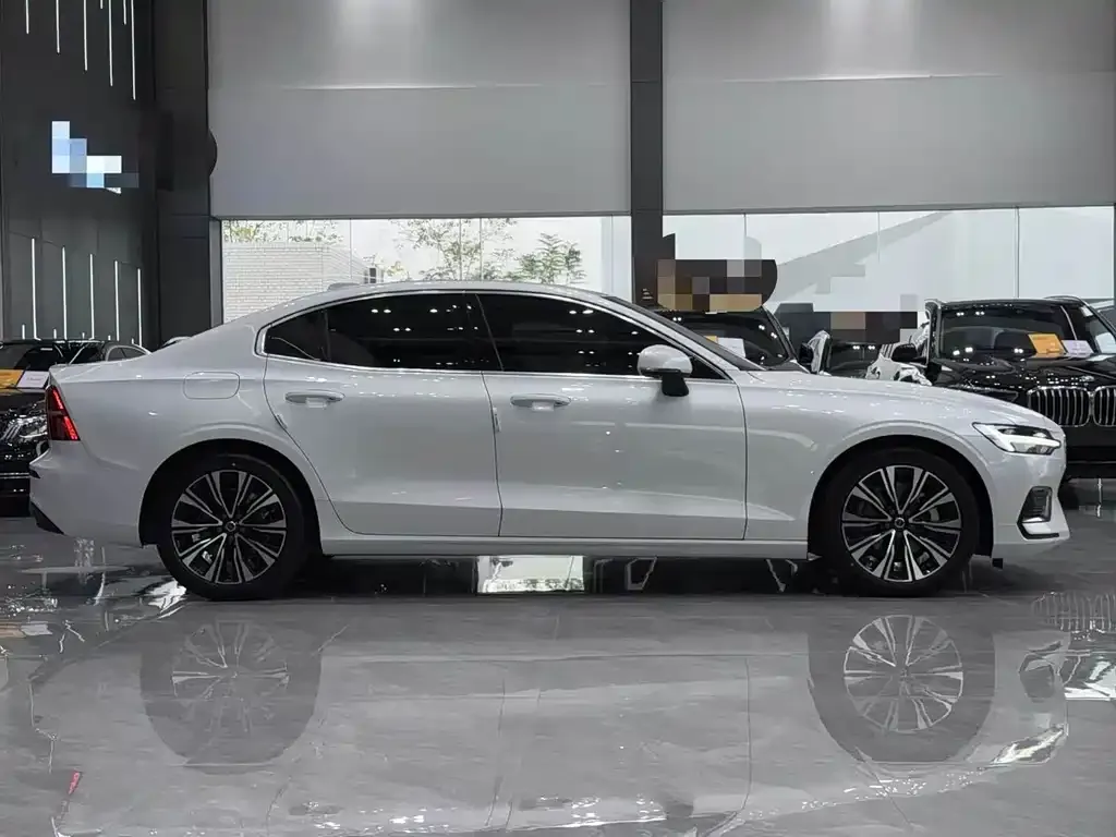 Volvo S60 2023 из CN, фото 6