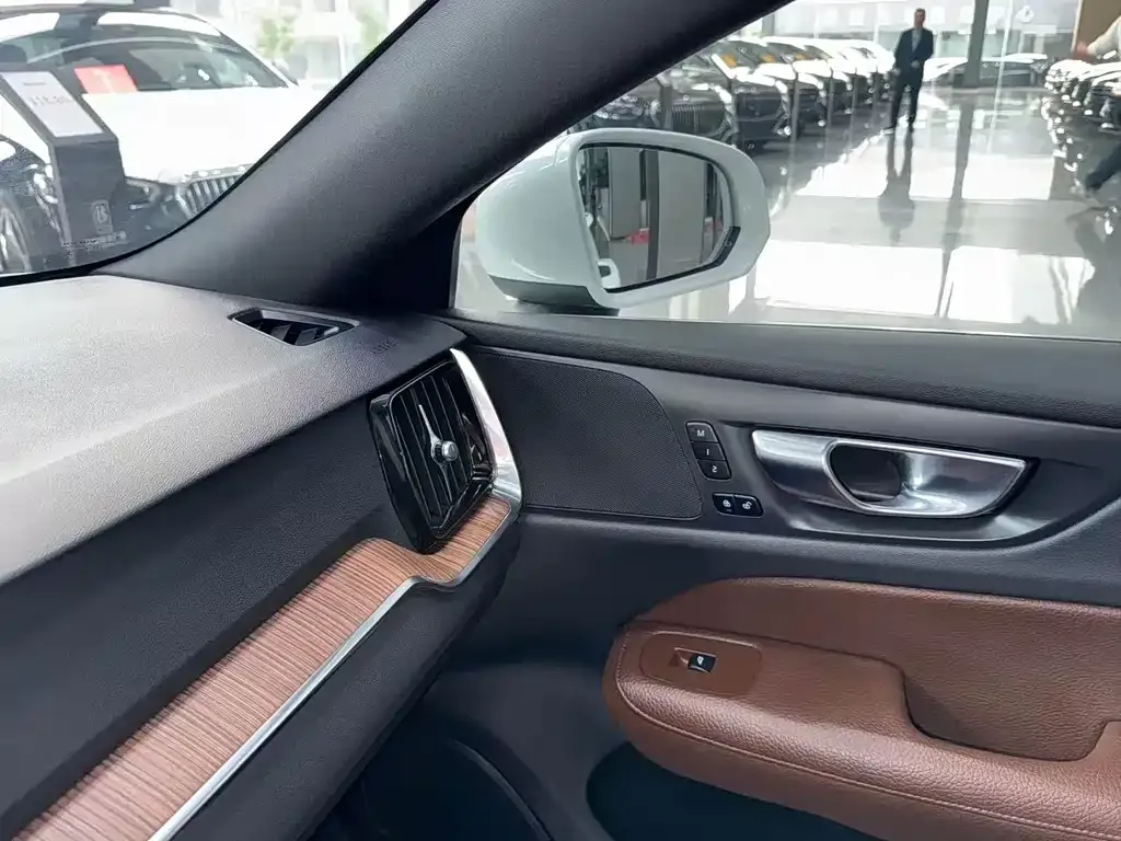 Volvo S60 2023 из CN, фото 2