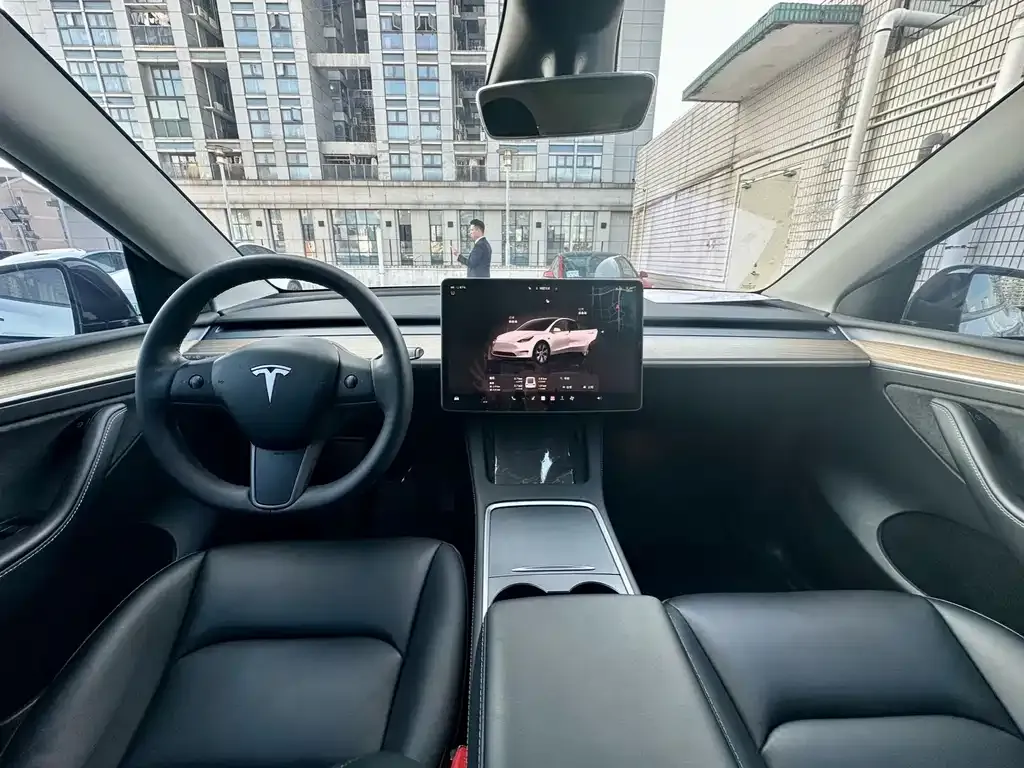 Tesla Model Y — фото 4