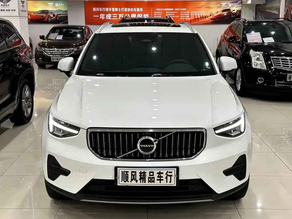 Volvo XC40 — фото 10