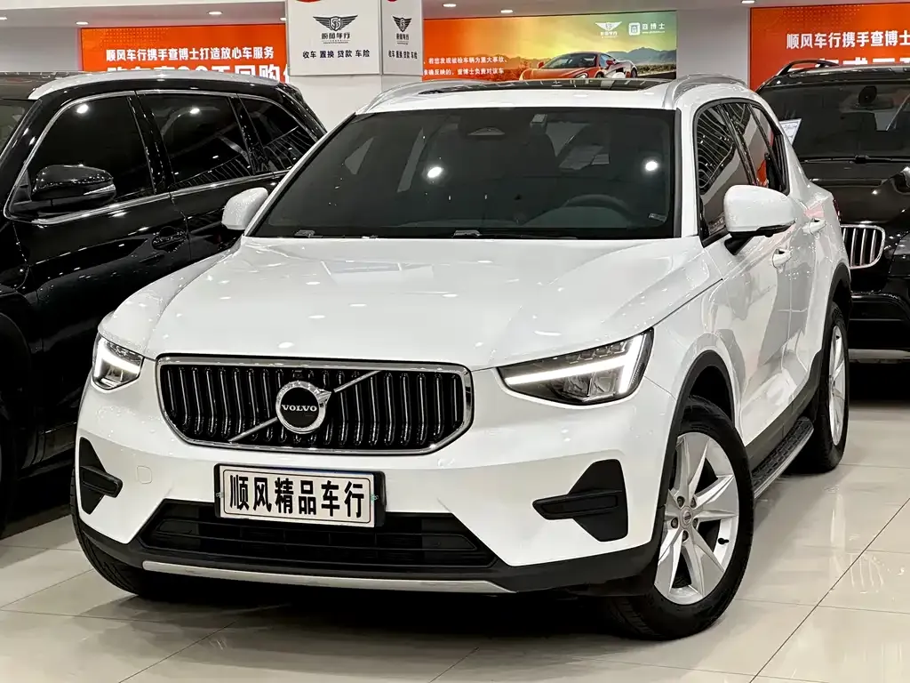 Volvo XC40 — фото 8