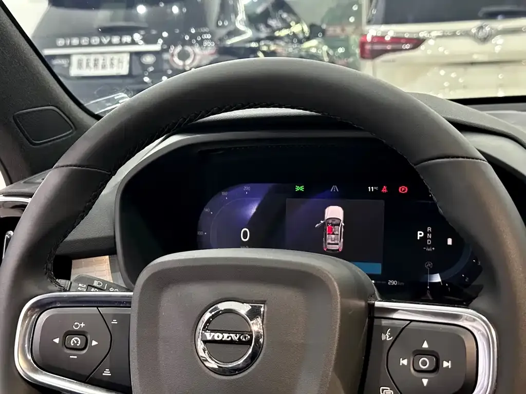 Volvo XC40 — фото 2