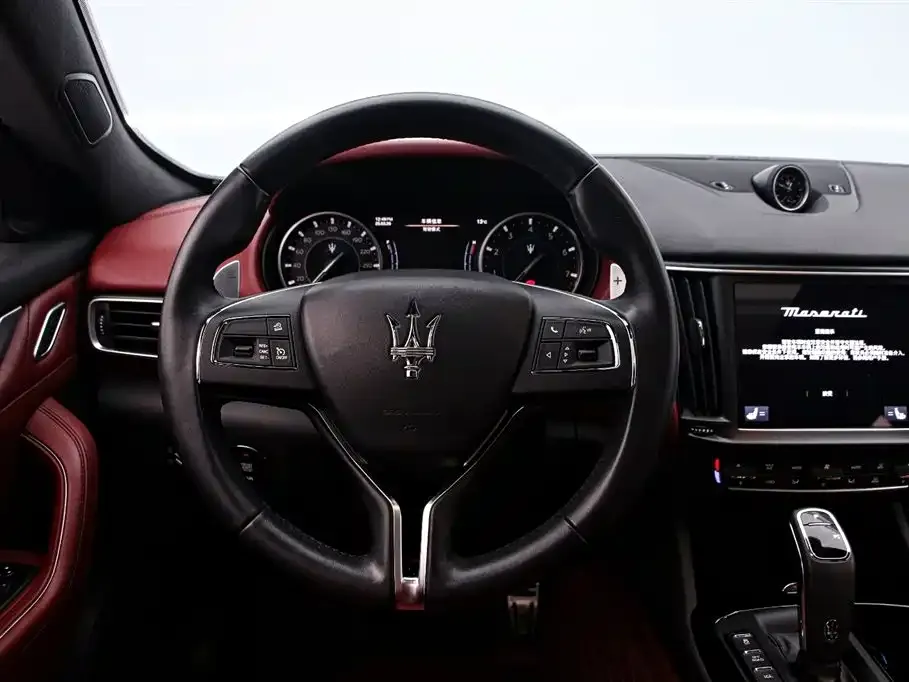 Maserati Levante — фото 10