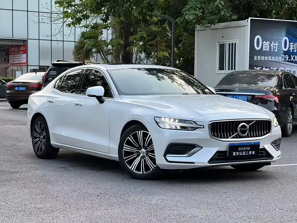 Volvo S60 — фото 10