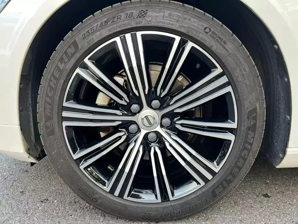 Volvo S60 — фото 4