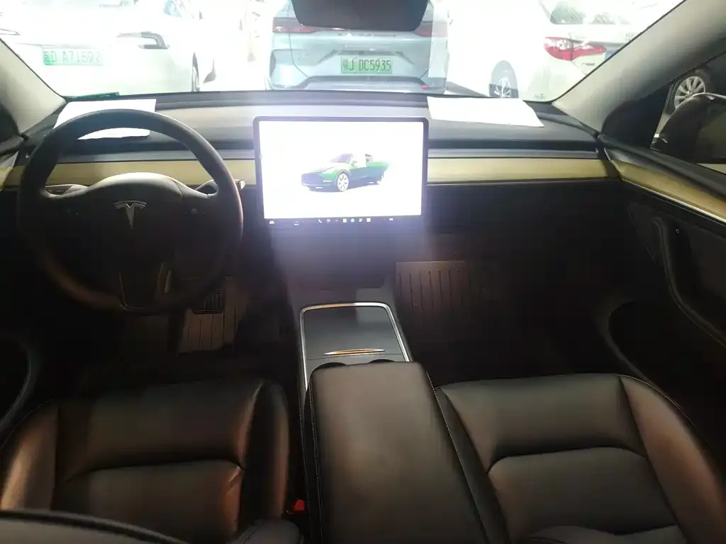 Tesla Model Y — фото 4