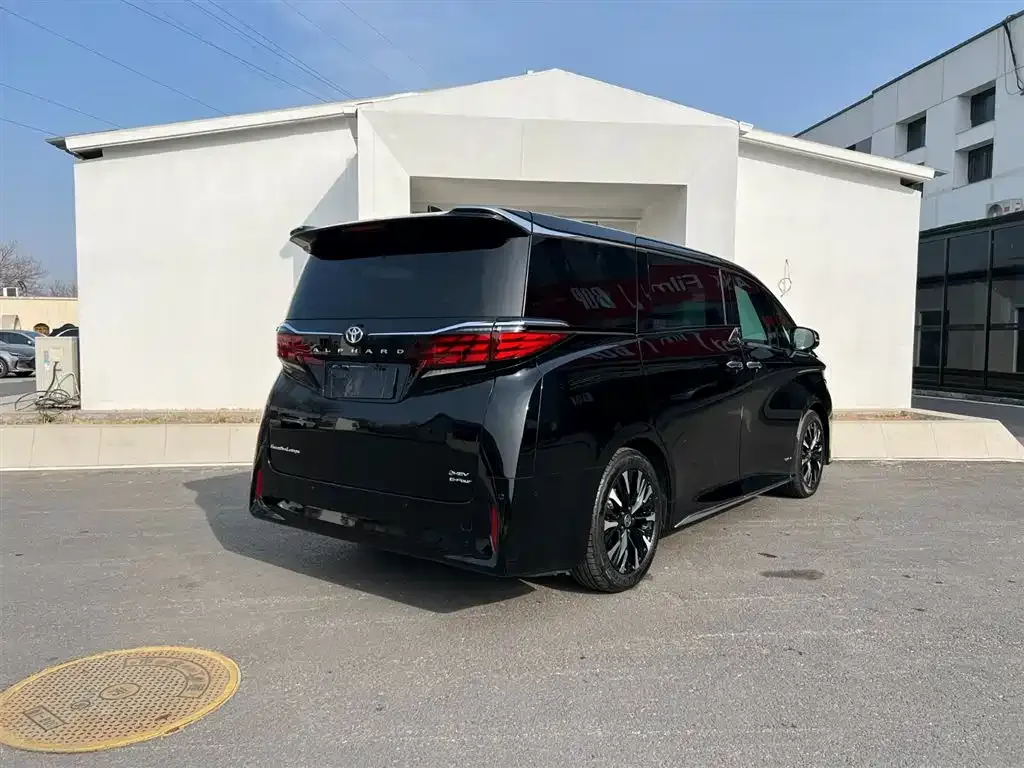 Toyota Alphard 2023 из CN, фото 3