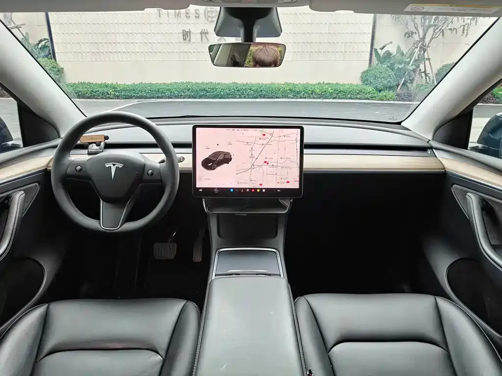 Tesla Model Y — фото 6