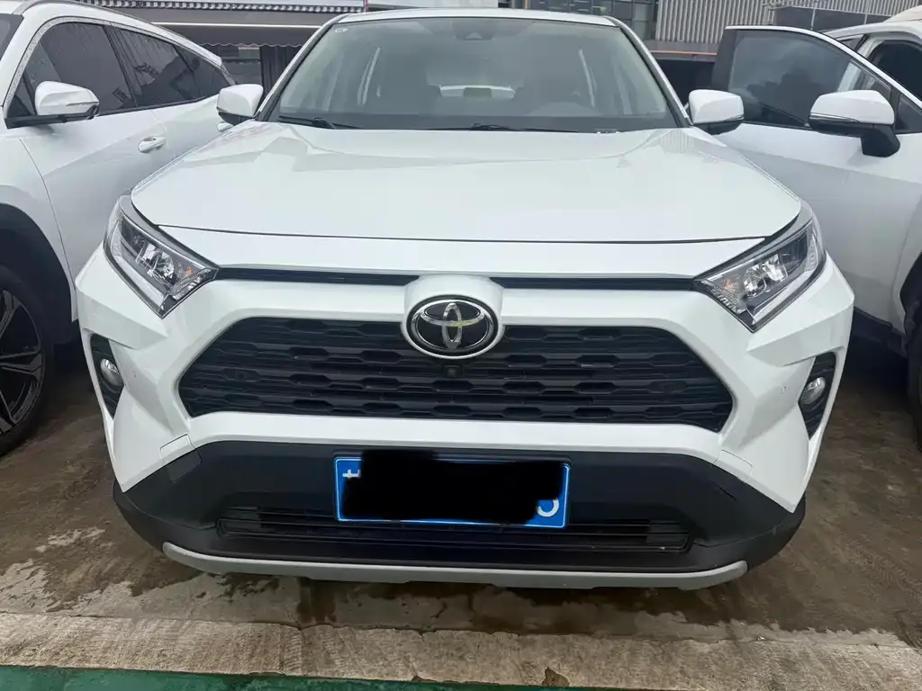 Toyota RAV4 — фото 9